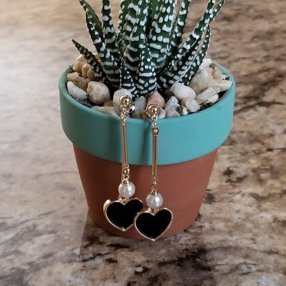 Jewelry - NWOT Boucle D'oreille Heart Earrings, Black